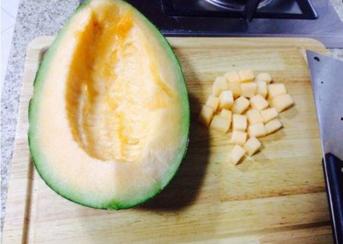 吃哈密瓜可以吃鱿鱼吗,美味搭配的饮食探索