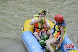 水上吃瓜,夏日消暑新风尚